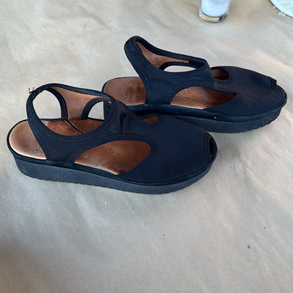 L’Amour Des Pieds Shoes Size 6 M